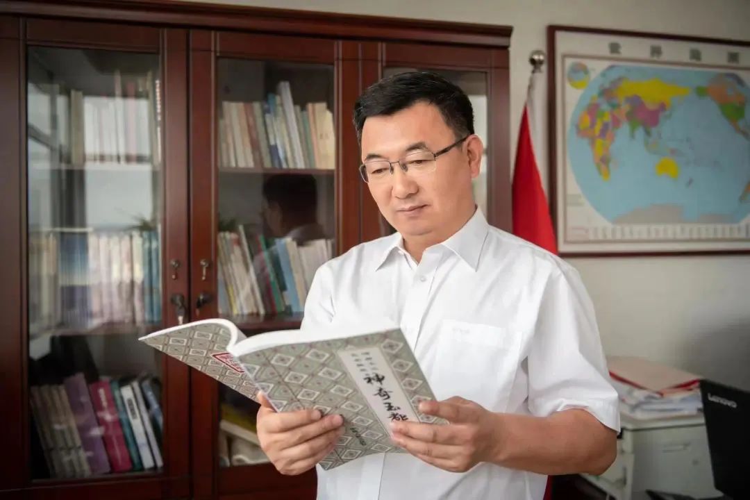 伊尔根:问山(诗歌·外二首)